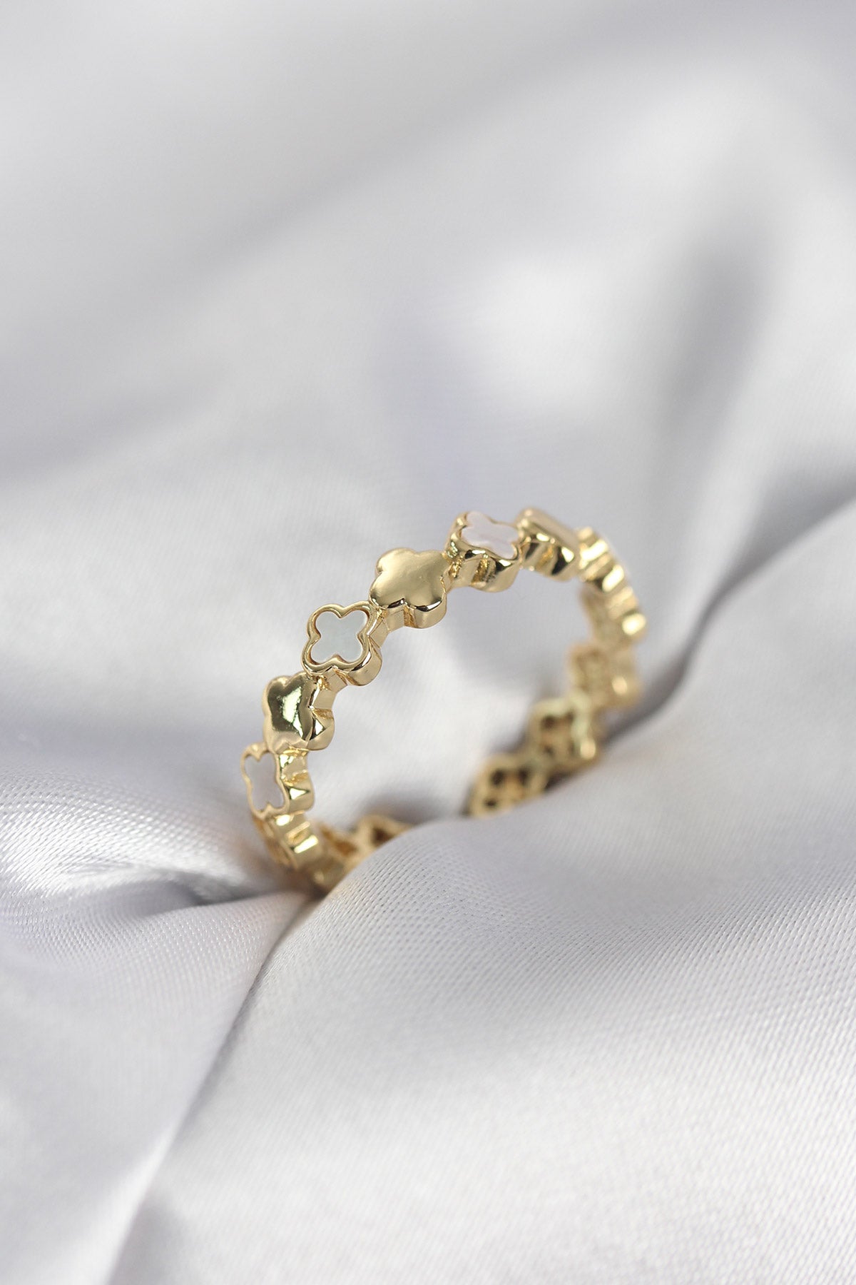 Gold-Tone Clover Women's Ring with Mother-of-Pearl Detail