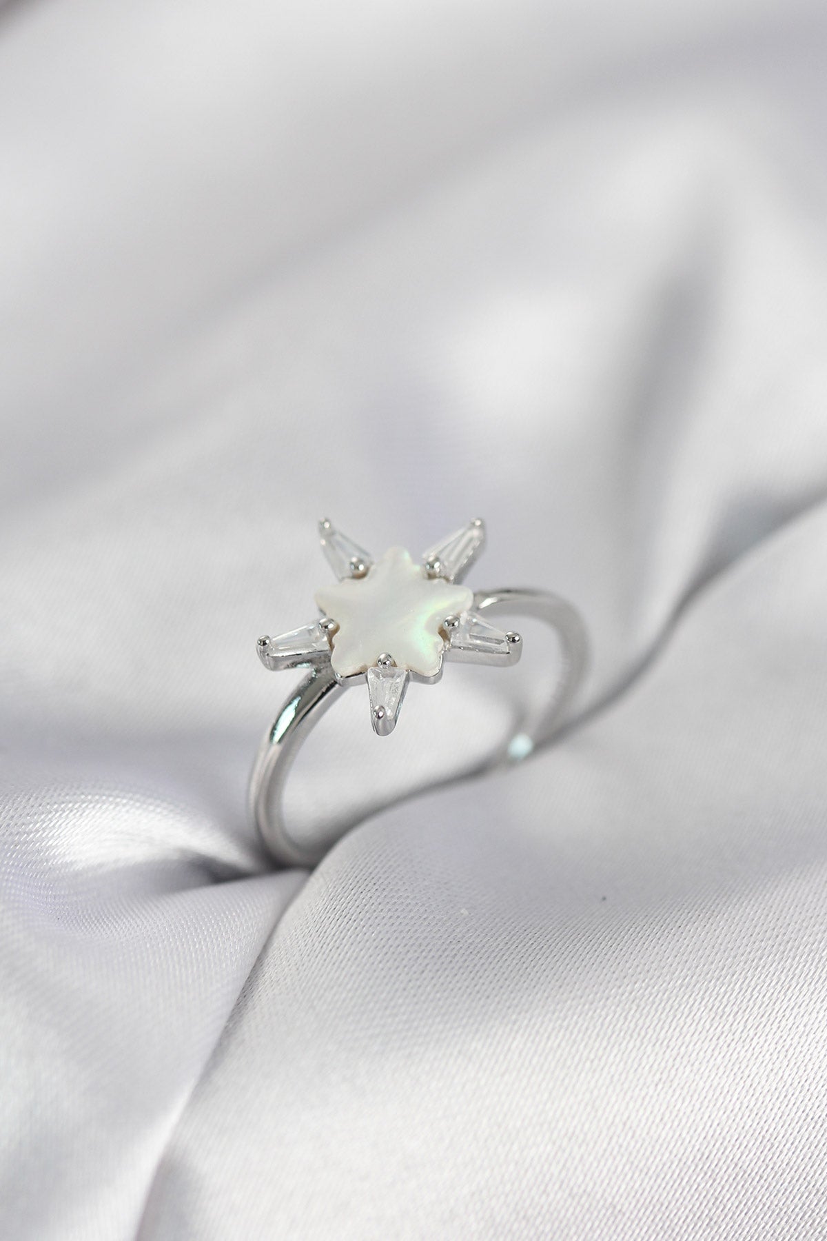 Silver-Tone Star Women's Ring with Mother-of-Pearl Detail and Zircon Detail