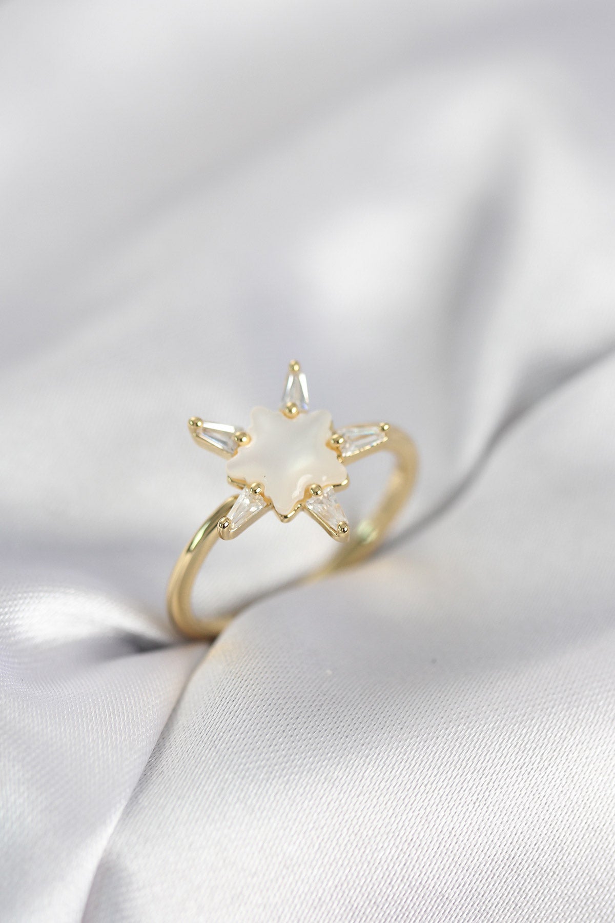 Gold-Tone Star Women's Ring with Mother-of-Pearl Detail and Zircon Detail