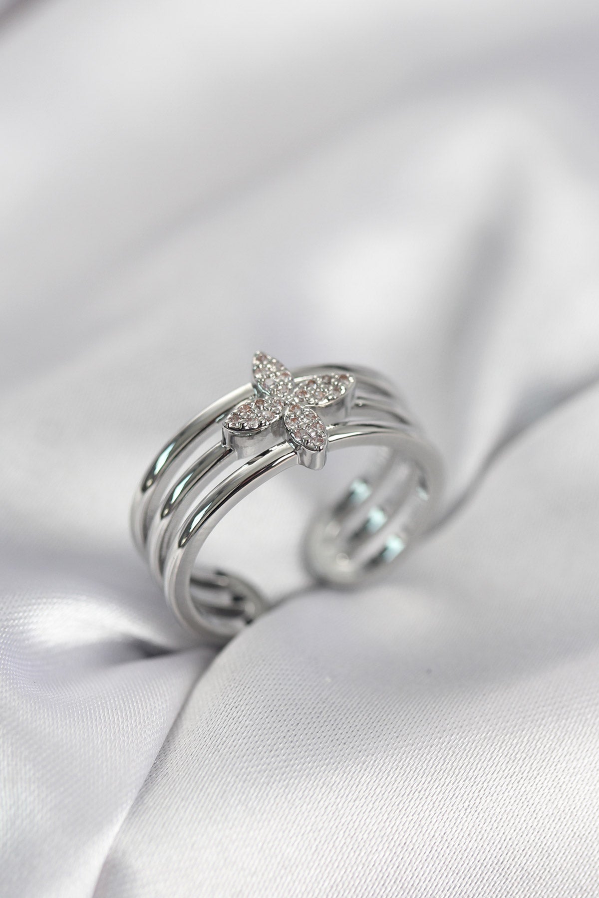 Silver-Tone Clover Women's Ring with Zircon Detail