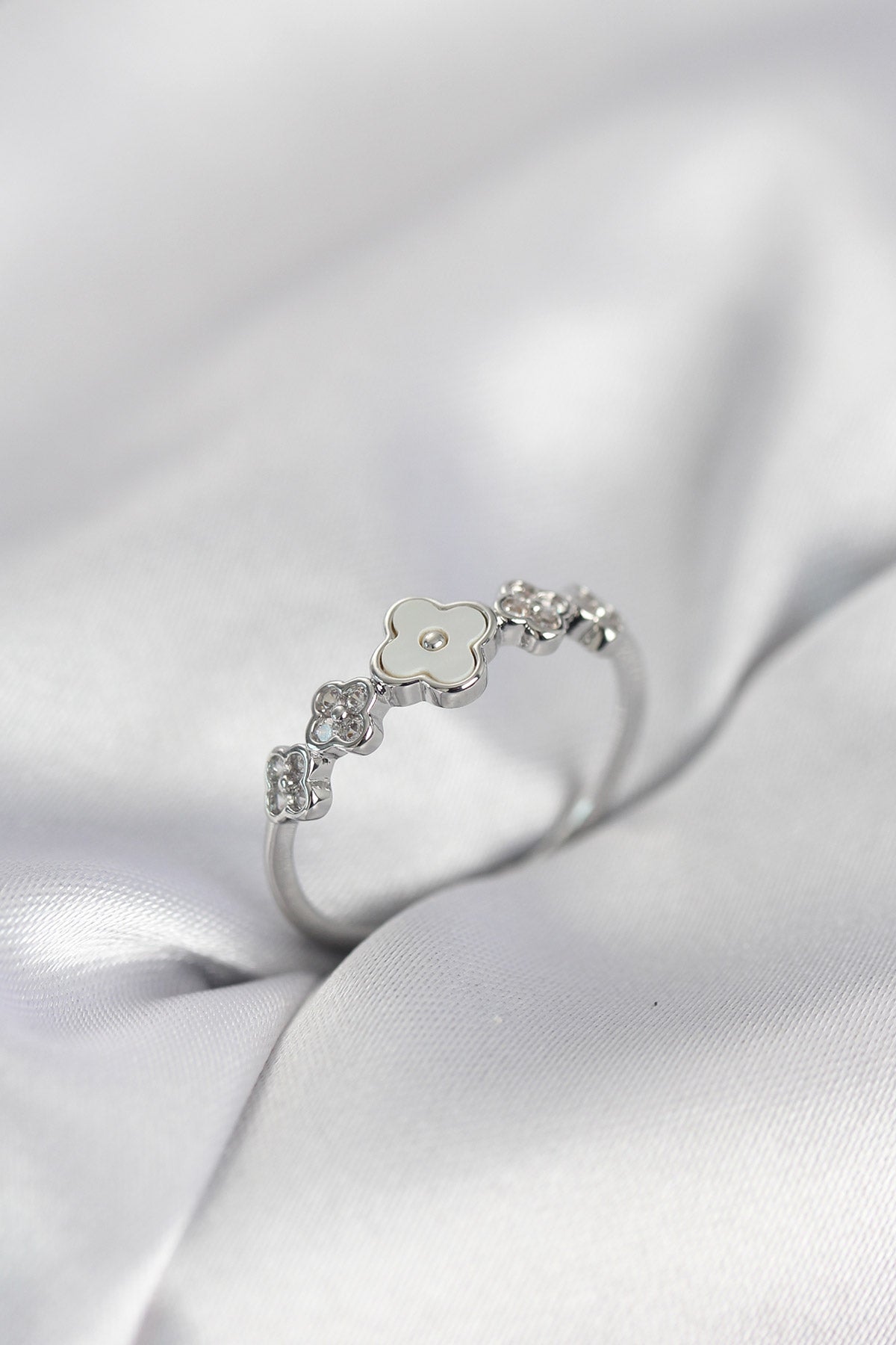 Silver-Tone Minimalist Clover Women's Ring with Zircon Detail