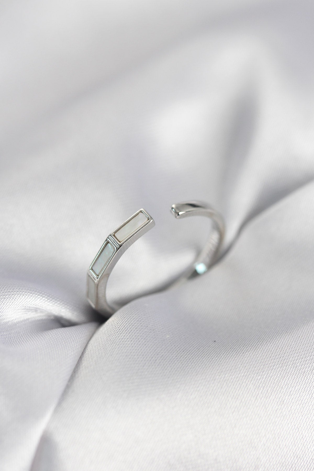 Silver-Tone with Mother-of-Pearl Detail Çubuk Women's Ring