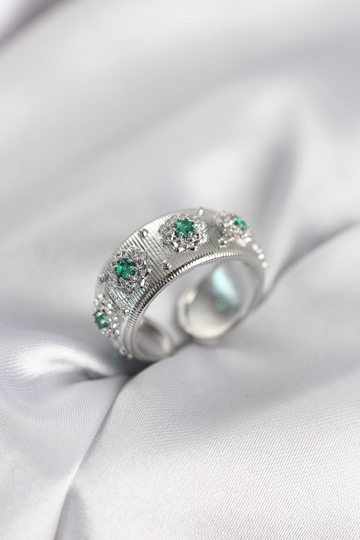 Green with Zircon Detail Silver-Tone Vintage-Inspired Women's Ring