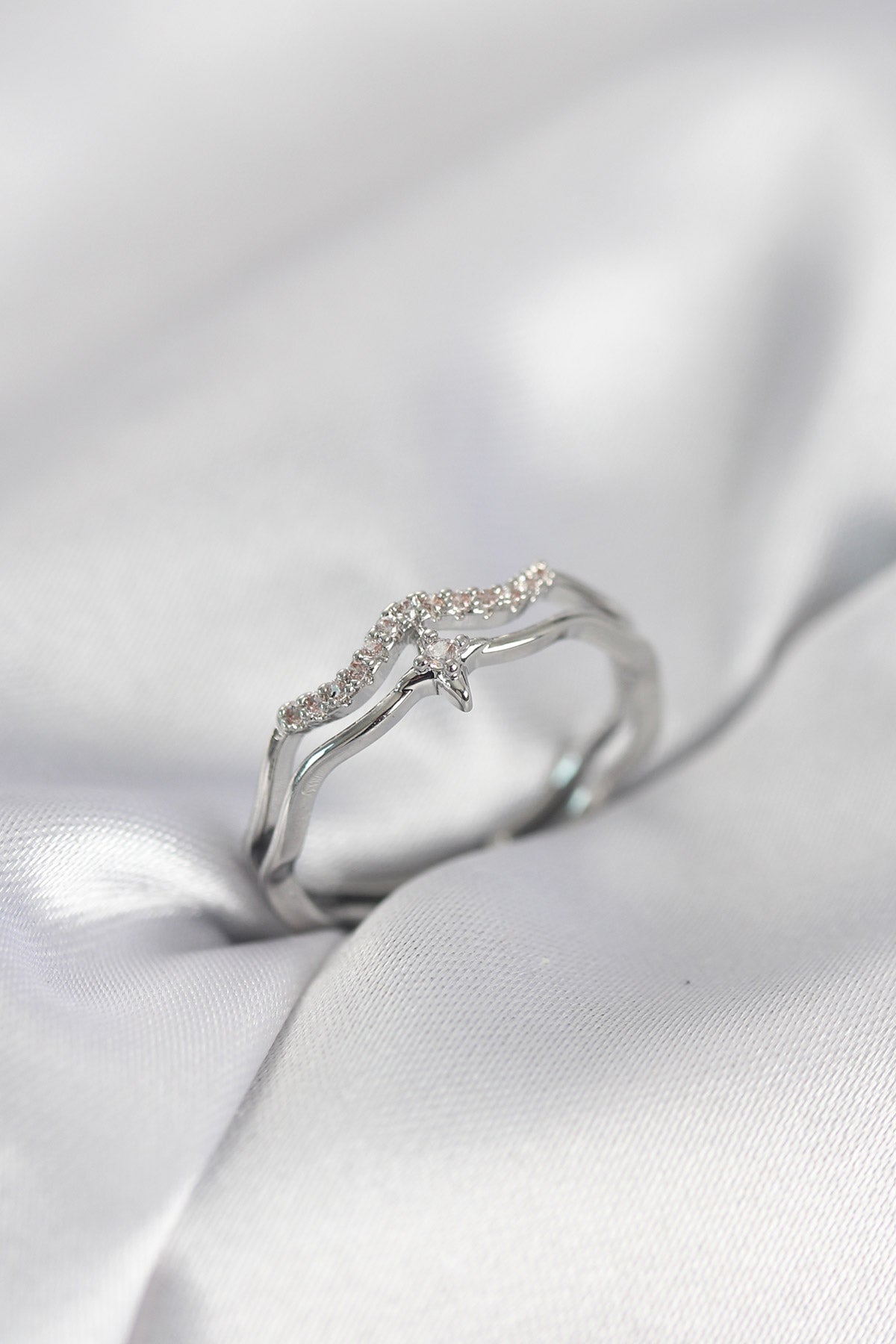 Minimalist Star Silver-Tone with Zircon Detail Women's Ring