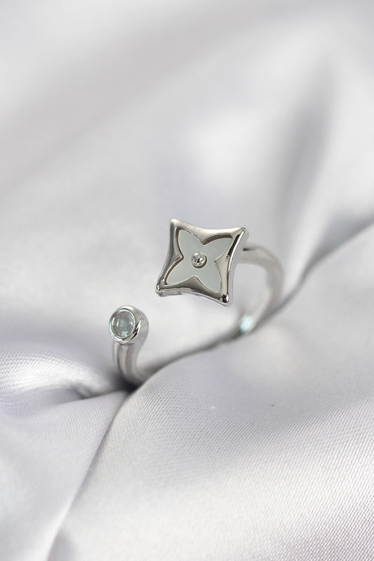 Silver-Tone Köşeli Clover with Zircon Detail Women's Ring