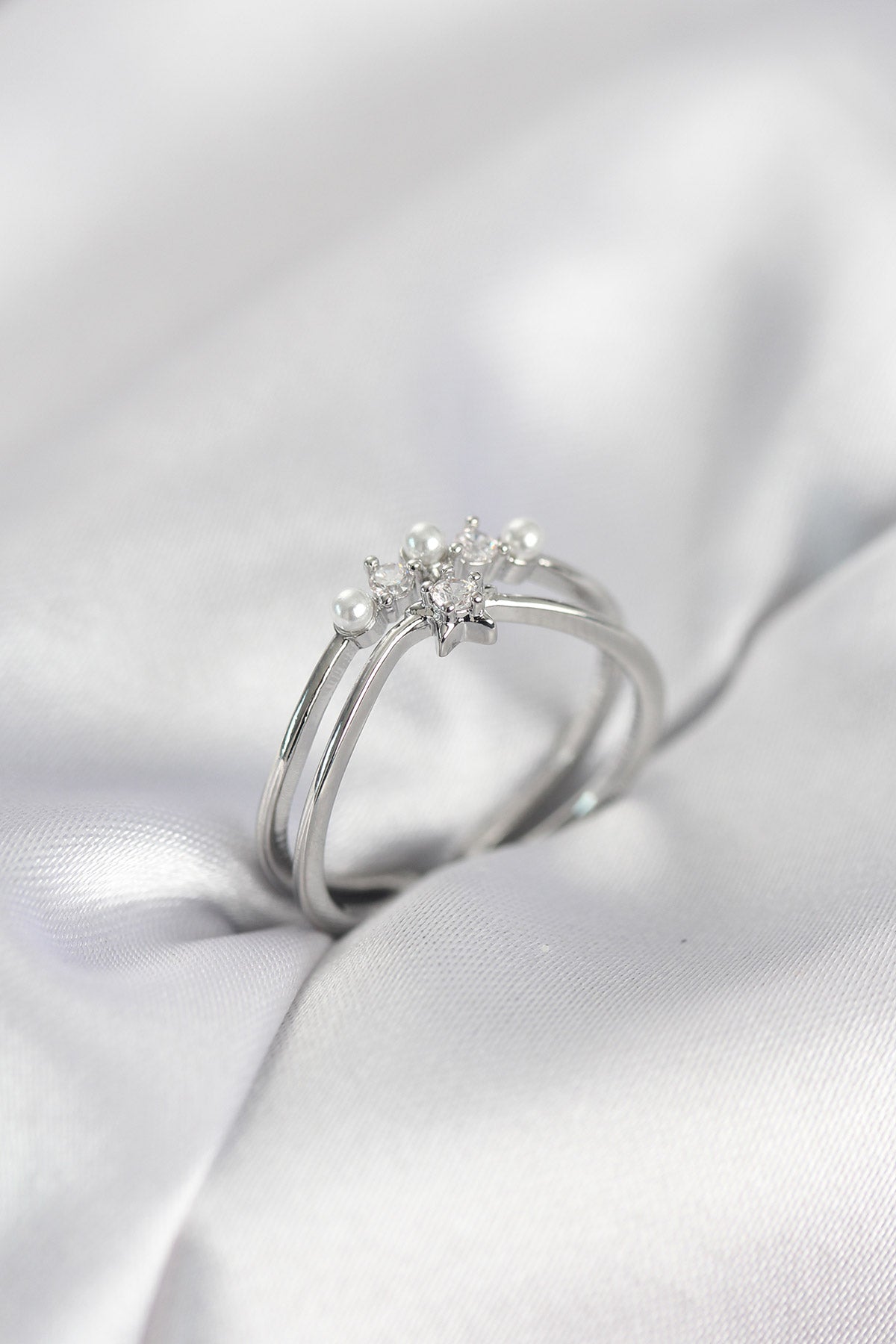 Silver-Tone with Pearl Detail Star with Zircon Detail Women's Ring