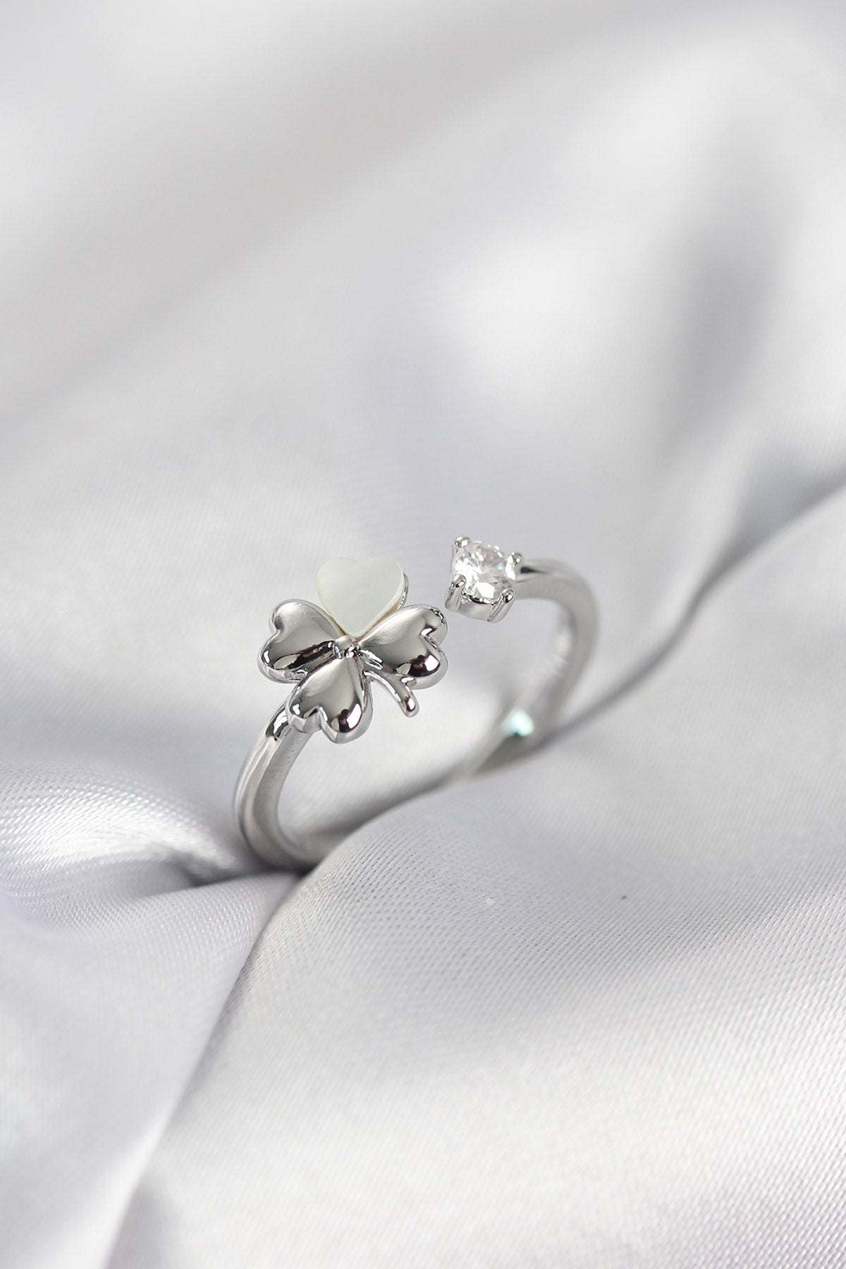 Silver-Tone Clover with Mother-of-Pearl Detail Women's Ring