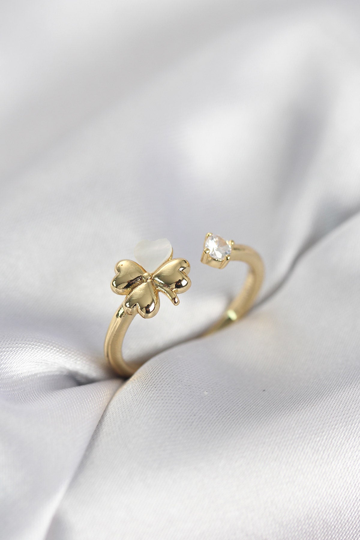 Gold-Tone Clover with Mother-of-Pearl Detail Women's Ring