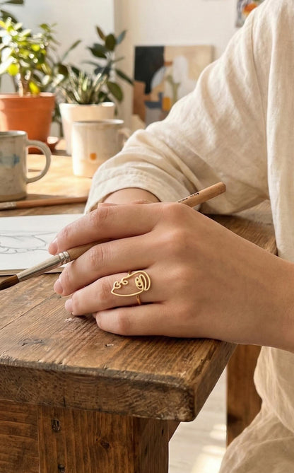 Brass Gold-Tone Picasso Tarzı Tek Çizgi Yüz Women's Ring