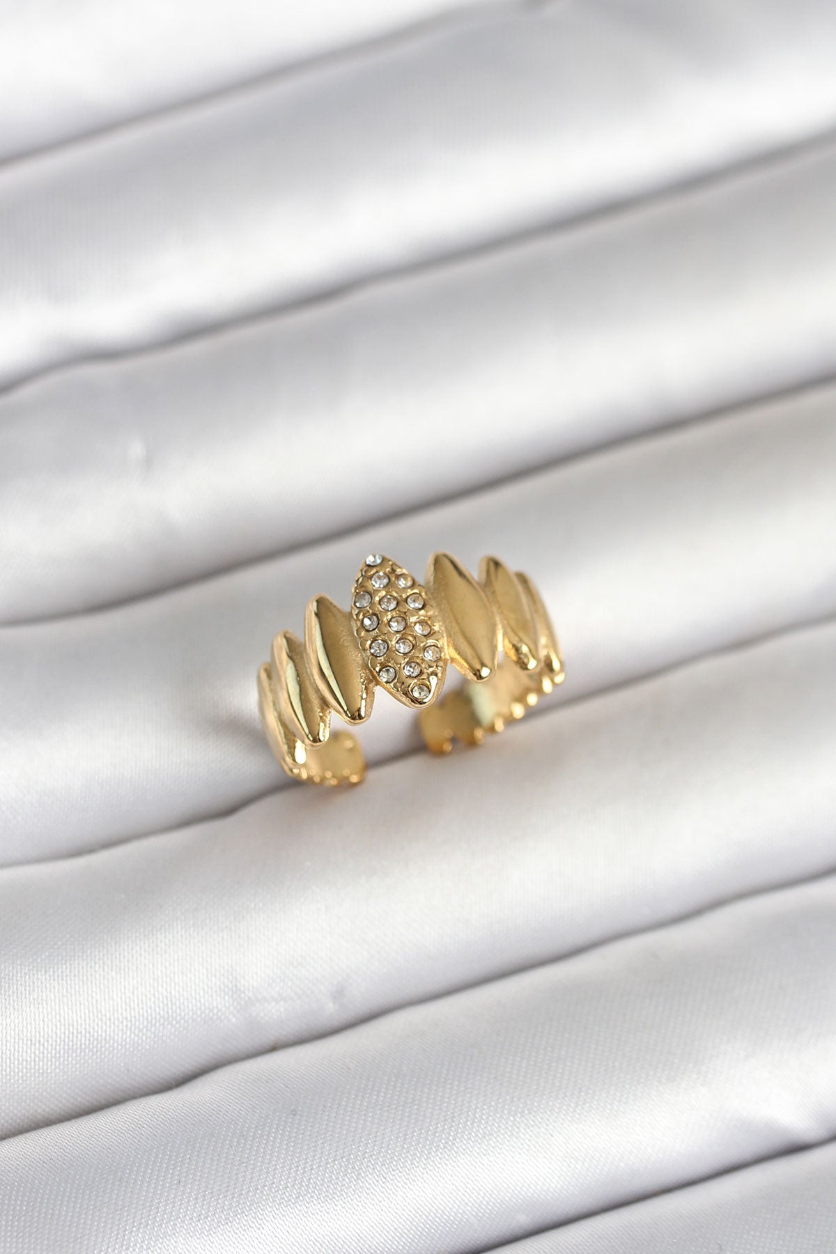 316L Stainless Steel Gold-Tone with Zircon Detail Vintage-Inspired Women's Ring