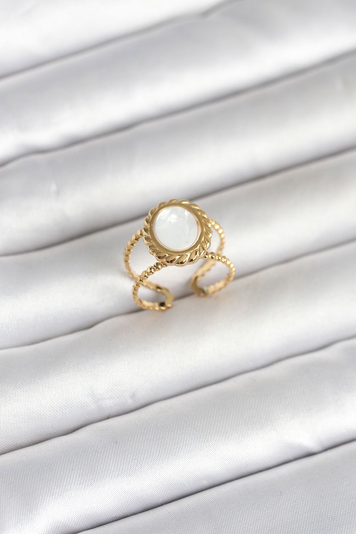 316L Stainless Steel Gold-Tone with Mother-of-Pearl Detail Vintage-Inspired Women's Ring