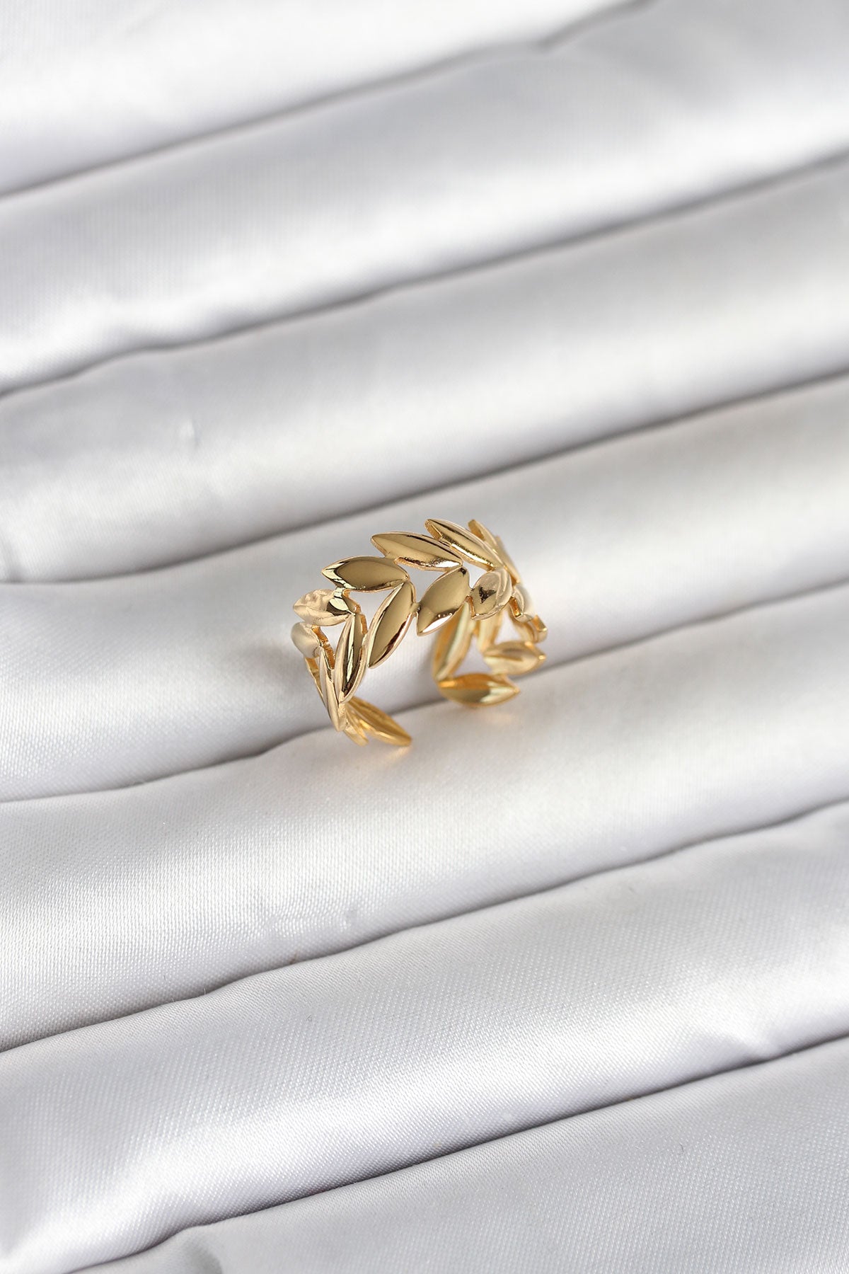 316L Stainless Steel Gold-Tone Leaf Motif Women's Ring