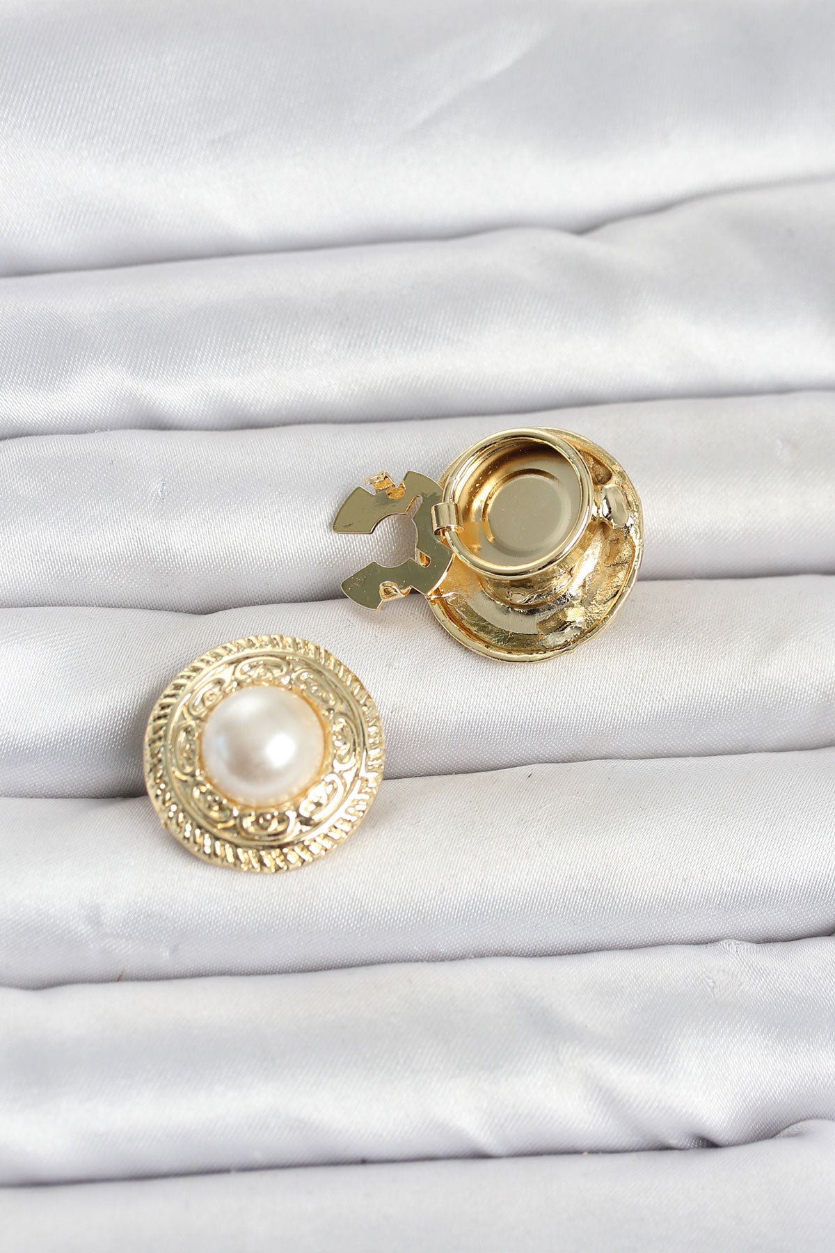 Gold-Tone Pearl Accent Brooch Pin